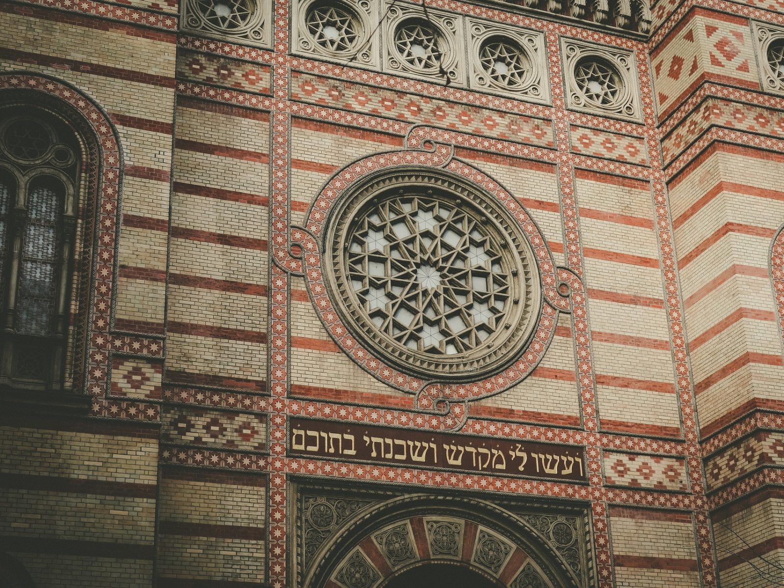synagogue-2171526_1920